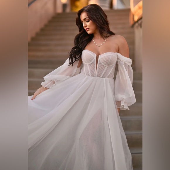 NWT LUXE STRAPLESS A-LINE WEDDING DRESS WITH OFF-THE-SHOULDER BELL SLEEVES - Picture 7 of 8